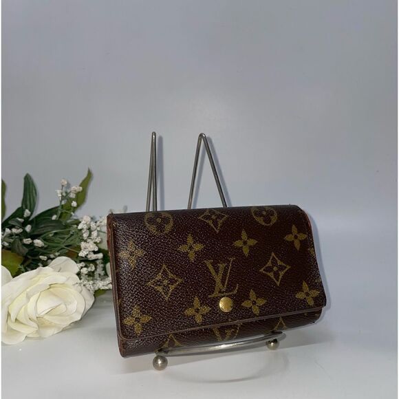 AuthenticâLouisâVuittonâMonogramâTresorâWallet - Picture 1 of 16